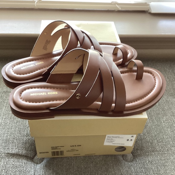 MICHAEL Michael Kors Nora Toe Ring Leather Sandals, size 9.5 - Picture 10 of 12